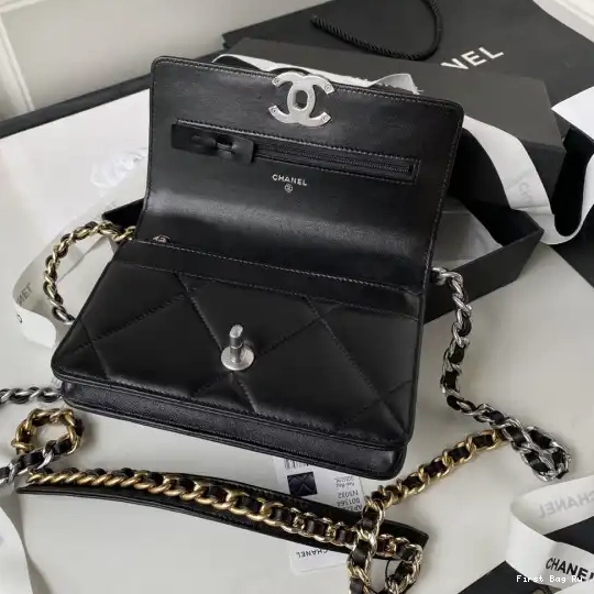 Firstbag Ru CHAIN WALLET CHANEL ON 19 0521